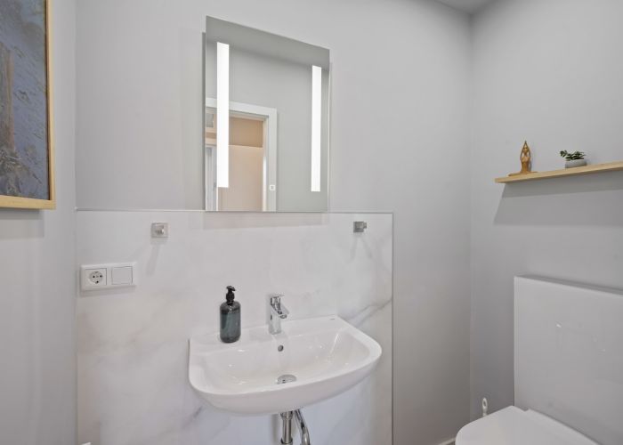 Haus Tide- App Alkersum Badbereich